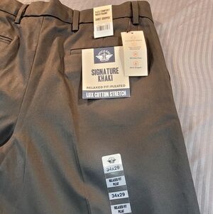 NWT Dockers Relaxed Fit Signature Khaki Pleated Pant 34x29 Cotton Stretch.